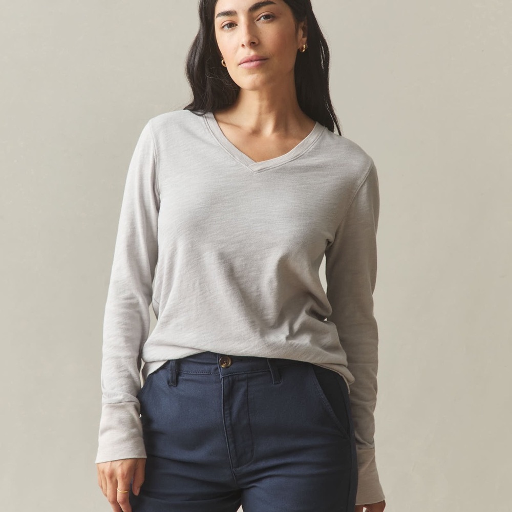 American giant Women's Premium Slub Long Sleeve V-Neck Tee Ashes Of Roses gray